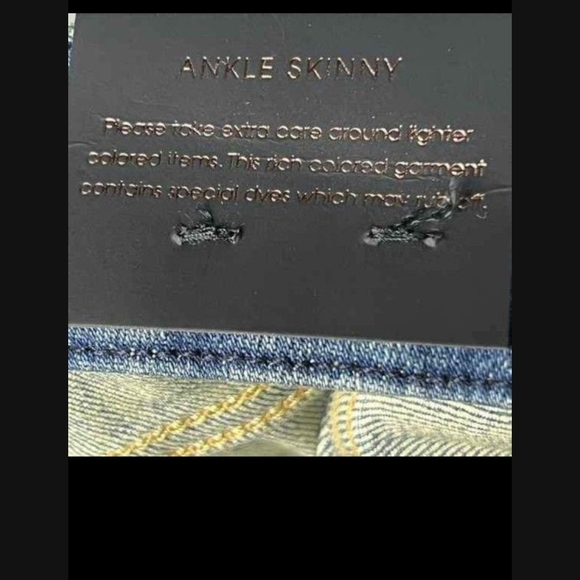 Chic Leopard Print Cropped Jeans - Picture 3 of 4